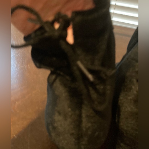 Ladies Size 8.5 Libby Edelman “Justine” Black 3 1/2” Bootie With Soft Satin Feel - Picture 9 of 17